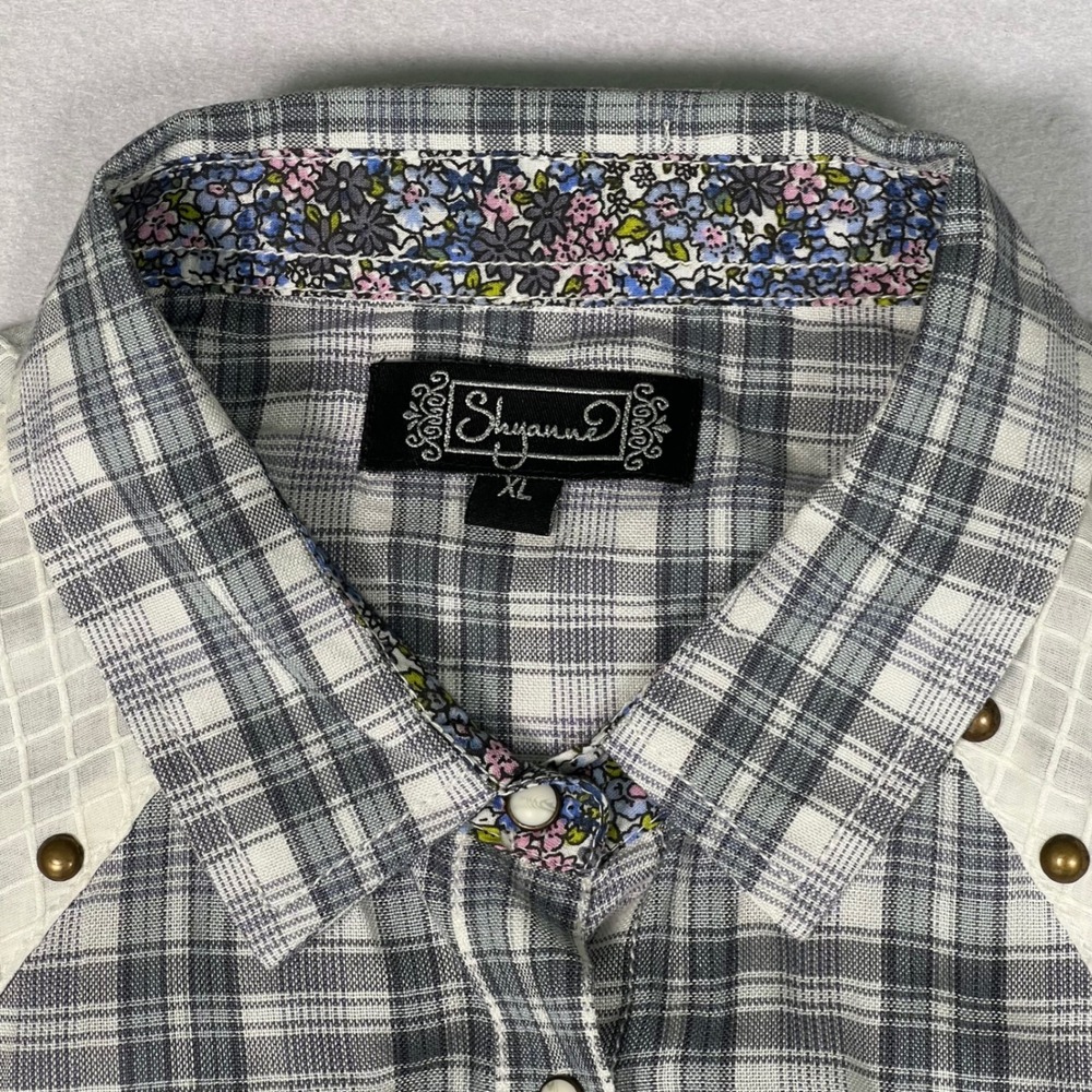 Shyanne Western Snap Shirt Womens XL Grey Plaid Studded Excellent